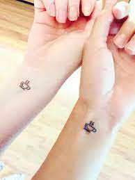 Justin and hailey bieber just got matching tattoos. 25 Stylish Cute Matching Tattoos For Couples Styles At Life