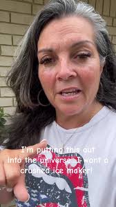 Tonya Store Front Ice Maker