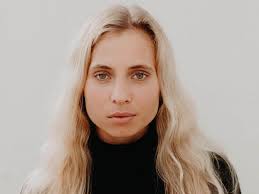 Waterfront"-ster lyk soos Thor se vrou