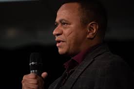 Iqaluit city council candidates discuss priorities at all-candidates forum