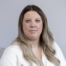 Danielle Cotton's Instagram, Twitter & Facebook