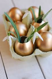 Gather fresh blooms, vibrant moss, glass vases, and colorful wooden eggs. 40 Easter Table Decorations Centerpieces Table Settings For Easter