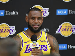 Sprich heute mit harden und er kann sich nicht erinnern, wann er das letzte mal seinen bart rasiert hat. Nba Star Lebron James Vermisst Seinen Friseur Sehe Aus Wie Tom Hanks