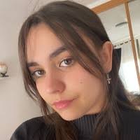 50+ perfiles de «Naila»