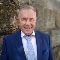 900+ perfiles de «Baier»