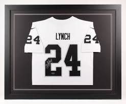 The raiders and lynch have, in recent days, agreed to terms on a contract for the 2017 season. Marshawn Lynch Signed Oakland Raiders 35x43 Custom Framed Jersey Radtke Coa