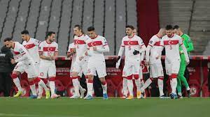 Kaum nähert sich die jahreswende, gerät die europameisterschaft ins visier. Mit Calhanoglu Und Kabak Turkei Veroffentlicht Vorlaufigen Em Kader Kicker