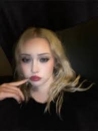 Angel Farrar's Instagram, Twitter & Facebook