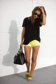 Chicas Que Te Haran Ver Que Los Shorts De Colores Son Lo Maximo Summer Fashion Outfits Fashion Outfits Summer Fashion
