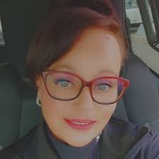 Amanda Gow's Instagram, Twitter & Facebook