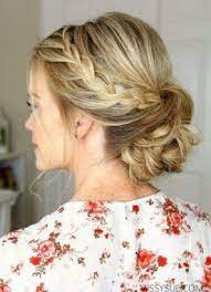Plus Sophistique Qu Un Chignon Et Moins Boheme Qu Une Tresse Le Chignon Tresse Est La Coiffu Coiffure Demoiselle D Honneur Modele De Chignon Cheveux De Mariee