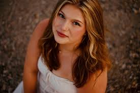 I had so much fun taking senior photos of @haley.mcneely this evening! She  is so photogenic and is so so AWESOME!! 📸 A big thanks to my sister @ jill.clouse for helping today