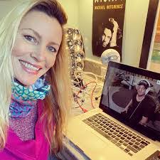 Carolyn Crone's Instagram, Twitter & Facebook