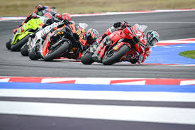 Lia bear of leaks setting up a date via messaging is fast