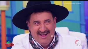 Everson rodrígues olarak bilinen everson ratinho veya basitçe ratinho (1971 8 haziran doğumlu) bir olduğu brezilyalı futbol antrenörü ve eski oyuncusu. Ratinho Apresenta Programa Vestido De Gaucho Programa Do Ratinho 13 12 2018 Youtube