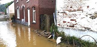 L'expression recouvre les inondations dues aux crues des rivières, des torrents de montag. X0o4ukugq8z Um