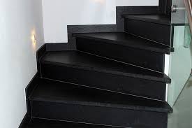 Ein treppenbelag im innenbereich hängt vom persönlichen geschmack, dem einrichtungsstil und der treppenart ab. Schmitt Steinmetz Gmbh Treppen