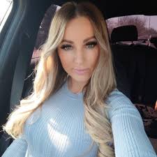 Kosmetikerin Adrienne buchen in Berlin