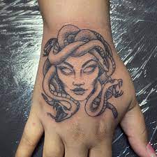 175 Me Gusta 8 Comentarios Cariann Cariannxxx En Instagram Medusa Hand Tattoo I Did Today On Slayed By Medusa Tattoo Medusa Hand Tattoo Tattoos