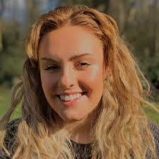 Eva Read's Instagram, Twitter & Facebook