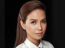 Kaye Abad describes life in showbiz: "Nakakabaliw siya."