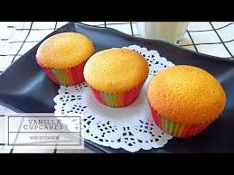 Berikut ini cara membuat bolu kukus dua warna, seperti dikutip akun instagram @resep_masakan_indonesia. Resepi Cupcake Vanilla Mudah Sukatan Cawan Perfect Vanilla Cupcakes Recipe Youtube