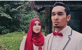 Salah satu cerita yang membuat gemas adalah drama mengisahkan cinta segitiga. Makmum Yang Paling Aku Cinta