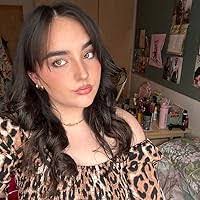 Isabel Barradas's Instagram, Twitter & Facebook