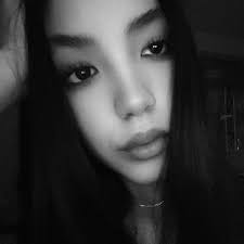 Adela Bello (@adelabelloo)