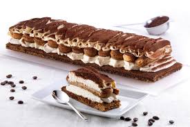 Profiteroles mit dem schokoladerahm füllen. Bindi Italienischer Genuss In Der Gastronomie Snackconnection