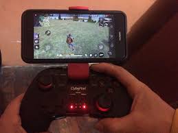 La forma más sencilla y cómoda en la que podrás disfrutar de este título con tu gamepad favorito es a través de una pc la cual te permite conectar casi que cualquier mando del mercado ofreciendo una compatibilidad perfecta. Jugando Free Fire Mando Para Celular Facebook