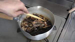 This shoyu ramen recipe is a quick and easy way to get your ramen fix without spending hours shoyu ramen is a delicious japanese noodle bowl with a savory broth made with shoyu (aka soy. Recette Shoyu Ramen Ramen Sauce Soja é†¤æ²¹ãƒ©ãƒ¡ãƒ¼ãƒ³ Comme Au Japon