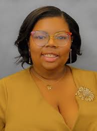 Calandra White's Instagram, Twitter & Facebook