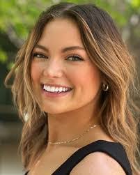 Erin Apel's Instagram, Twitter & Facebook