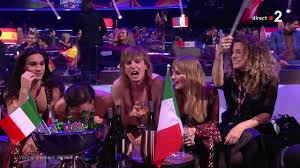 In a nailbiting finish, they lay in fourth place after a vote by national juries that left switzerland in the lead, before a huge public vote sent them soaring into the. Video Eurovision 2021 Un Candidat Italien A T Il Vraiment Consomme De La Drogue En Direct Voici