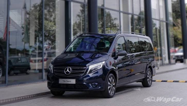 Airport transfer car