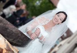 Salz spielte daher schon in prähistorischen zeiten eine überragende rolle und galt in vielen kulturen als heilig. 30 Wichtige Hochzeitsbrauche Die Sie Kennen Sollten