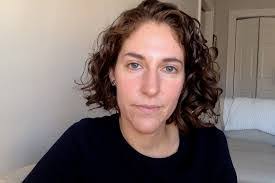 Laura Martin's Instagram, Twitter & Facebook