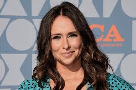 Jennifer love hewitt (born february 21, 1979) is an american actress, producer and singer. Jennifer Love Hewitt Is A Hero On 9 1 1 And In Real Life Upi Com