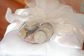 Arras A Hispanic Tradition In Which The Groom Give The Bride 13 Gold Coins To Symbolize His Everlas Filipino Wedding Unity Coins Wedding Wedding Unity Symbols