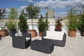 Contenitori e scaffali da esterno set per zona pranzo da esterno combinazioni di divani da giardino barbecue giardinaggio cuscini da esterno tavoli da esterno sedie da esterno lettini e amache illuminazione da esterno pavimento da esterno ombrelloni e gazebo tappeti da esterno. Arredamenti Per Terrazze Arredo Giardino Come Arredare Il Terrazzo