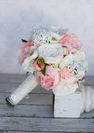 Hochzeitsstrauß passend zu jeder saison aussuchen. Braut Strauss Pfingstrosen Rosen Blumenstrauss Hochzeit Brautstrauss Hochzeit Strauss