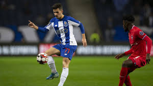 «ao menos aqui acertou no alvo.» em comentário publicado nas redes sociais do companheiro de equipa. Vitinha Player Profile 20 21 Transfermarkt