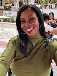 Siobhan Riley's Instagram, Twitter & Facebook