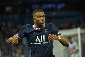 If mbappé won't sign a new contract, psg must decide whether to cash in on the star at the end of the season, or hold him to the final year of his deal. Paris Saint Germain Kampf Um Kylian Mbappe Messi Als Ass Im Psg Armel