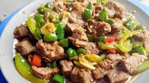 Cuma sayangnya ya disini susah cari tomat ijo 😌😌😌 trus stok cabe rawit ijo juga habis, adanya cabe rawit besar (caplak) yo wis lah ya eksekusi aja. Resep Oseng Daging Cabe Ijo Khas Lombok Pedasnya Menggigit Di Lidah