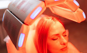 illustration showing a woman is using red light therapy mask safely