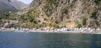 Περιτριγυρισμένο από ένα καταπράσινο τοπίο, 150μ. Limniwnas Molis Mia Wra Apo Thn Xalkida Se Mageyi Prin Akoma Ftaseis Sterea News