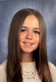 A subtle wallpaper can add just the right amount of character to any space.  Designed by Dwell Designs Photography by @jessejamesayers #dwelldesigns  #dwelldesignsobky #owensborointeriordesign #halfbath