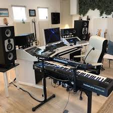 Na Izobrazhenii Mozhet Nahoditsya V Pomeshenii In 2020 Home Studio Setup Music Studio Room Home Music Rooms